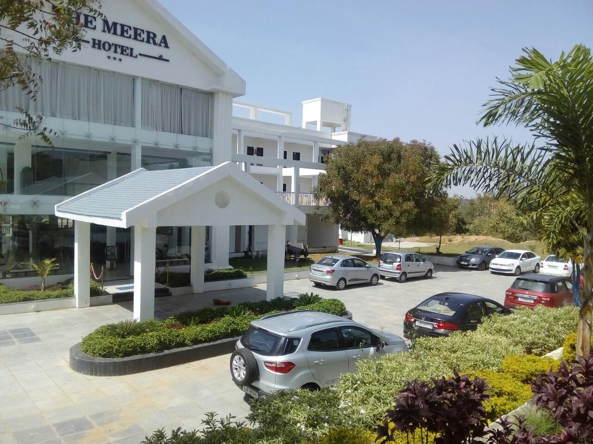 The Meera Hotel Derol Luaran gambar