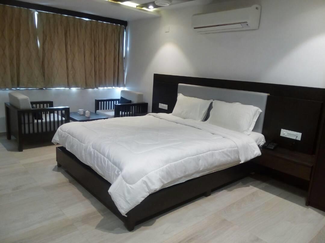 The Meera Hotel Derol Luaran gambar